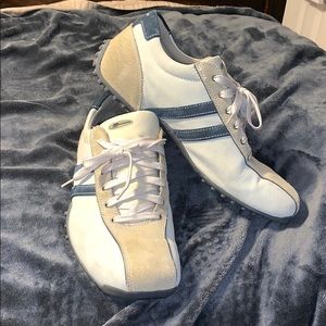 Leather Sketchers sneakers